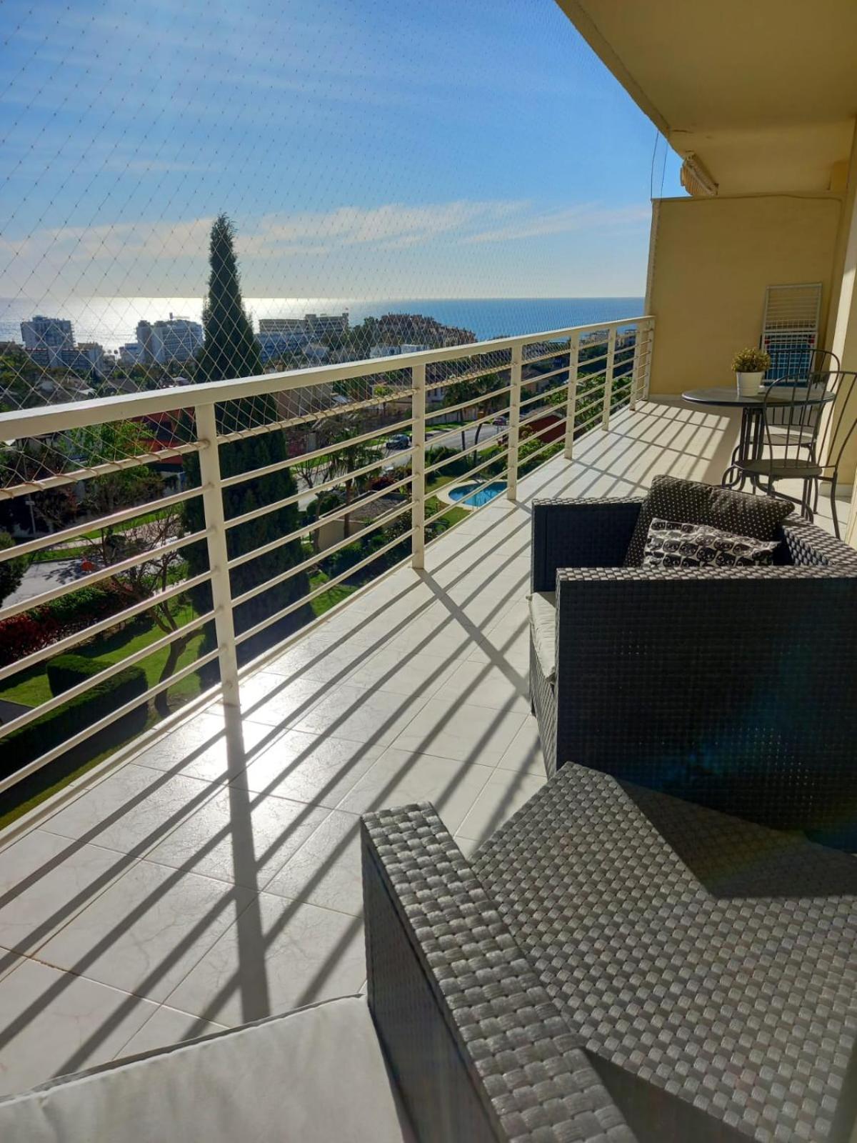 Amplio, Luminoso Y Moderno Apartamento Con Amplia Terraza Y Hermosas Vistas En Exclusiva Urbanizacion Бенальмадена Екстер'єр фото
